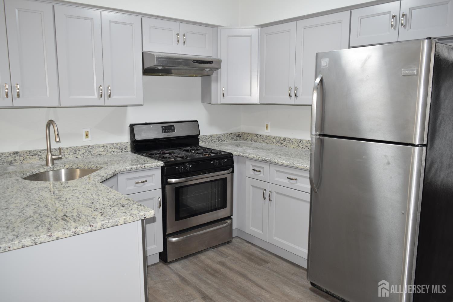 354 Lunar Road Piscataway, NJ 08854 - Photo 3 of 14 Gallery Image 3