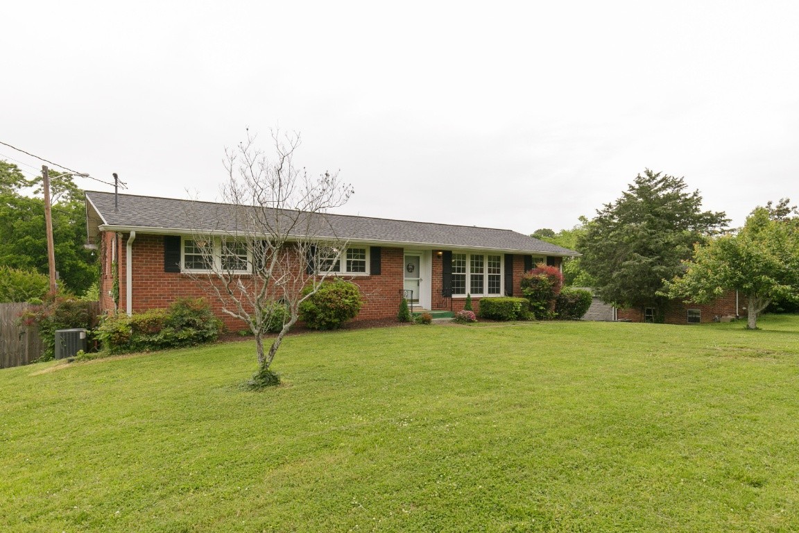 a view of a house with a backyard