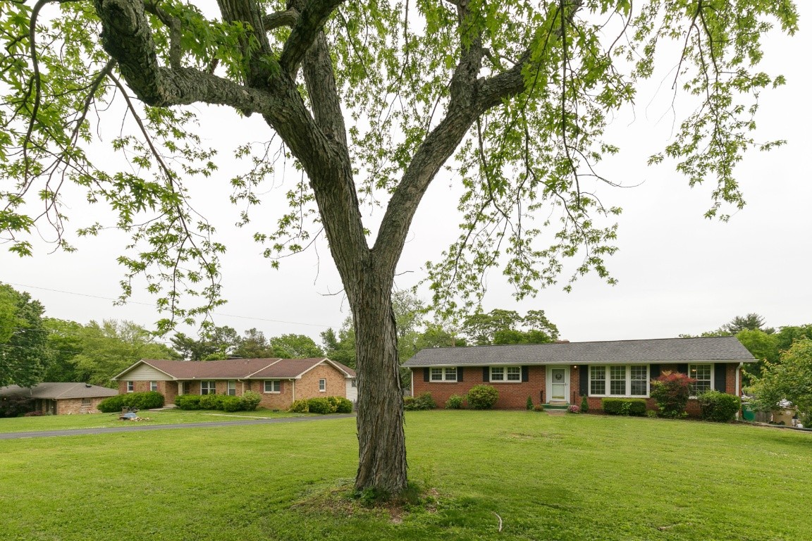 706 Ronnie Road Madison, TN 37115 - Photo 25 of 39 a view of a house with a yard