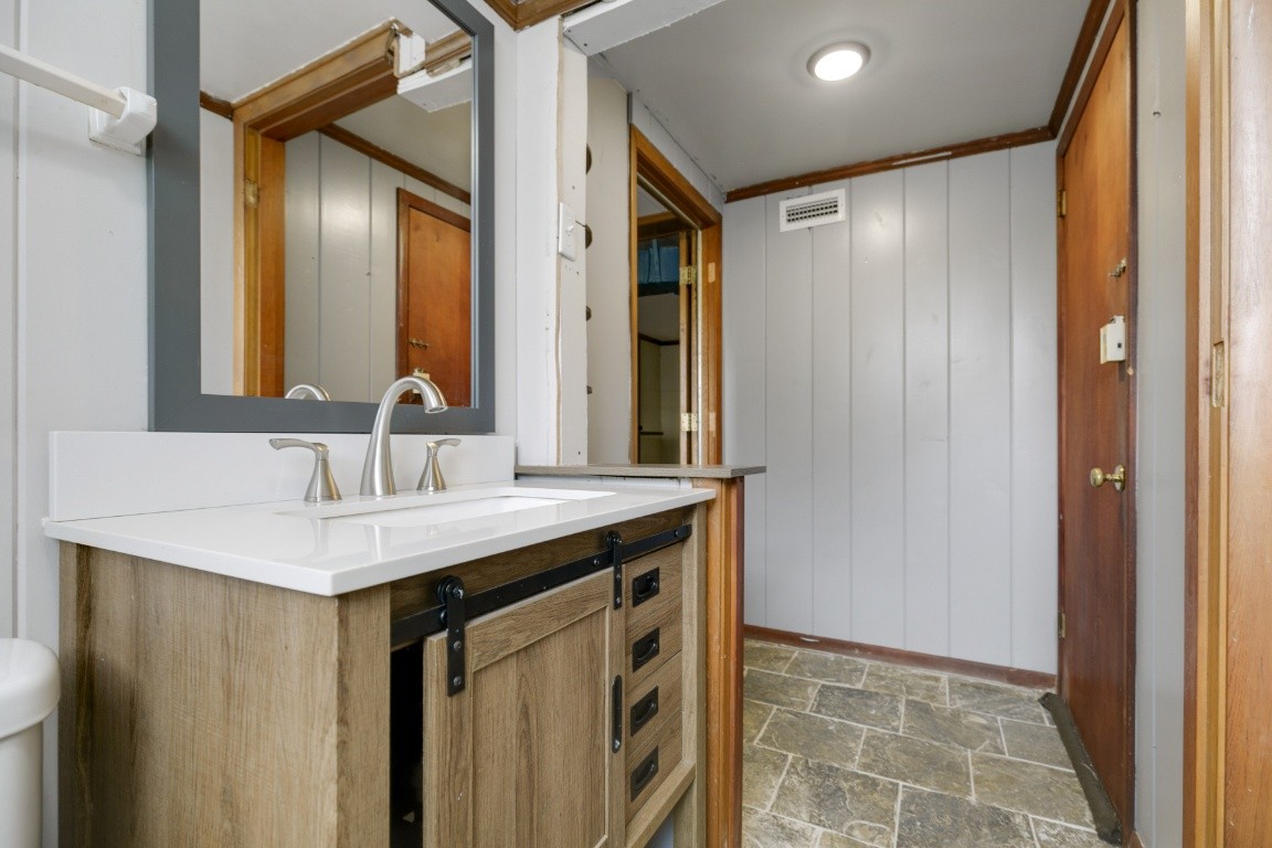 706 Ronnie Road Madison, TN 37115 - Photo 33 of 39 a bathroom with a sink and a mirror