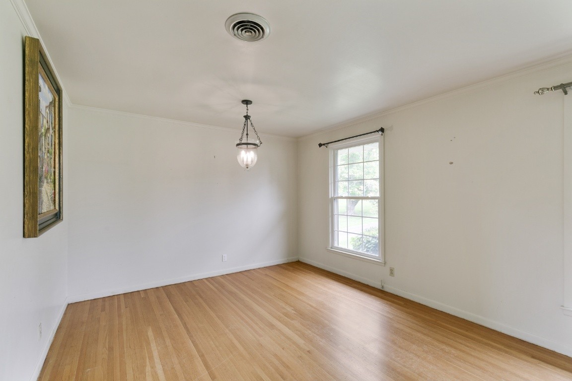 706 Ronnie Road Madison, TN 37115 - Photo 5 of 39 an empty room with windows