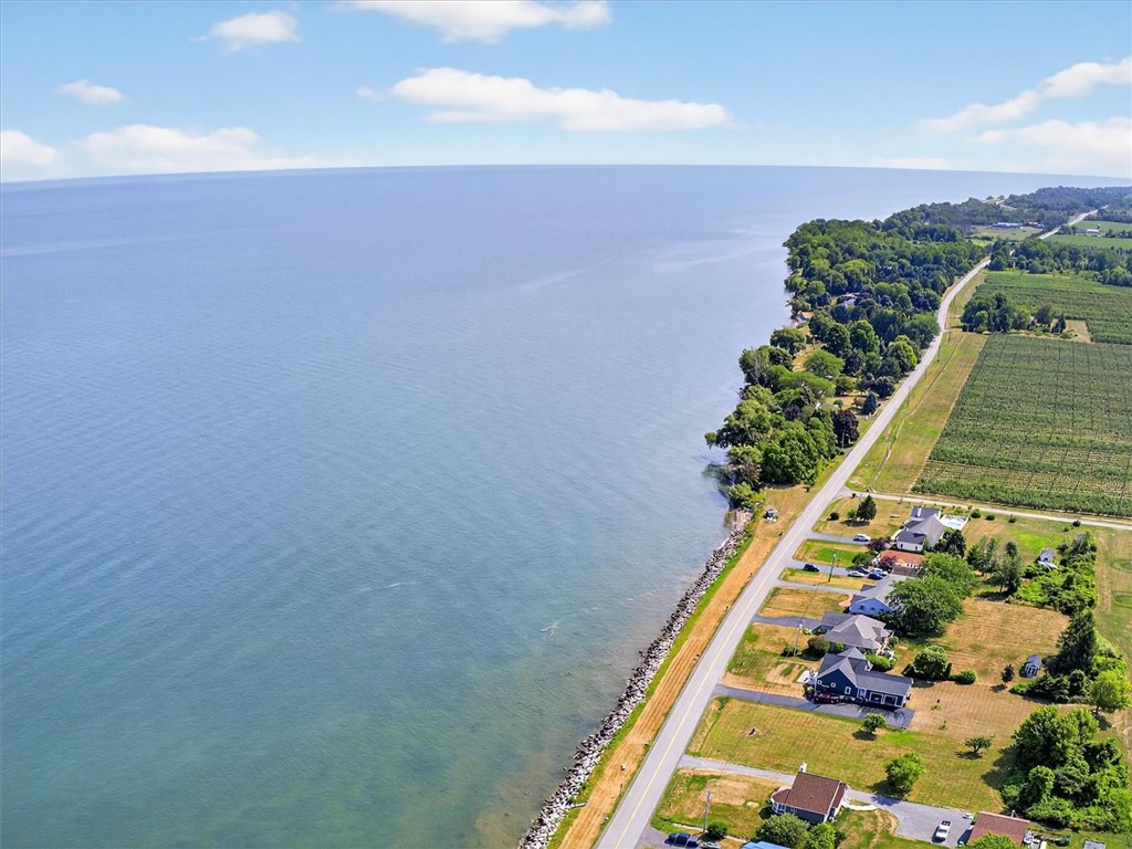 14462 Lakeshore Road Carlton, NY 14477 - Photo 3 of 33