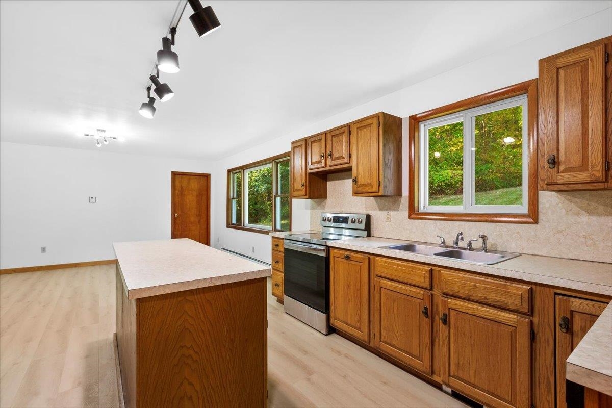 989 Carpenter Hill Road Pownal, VT 05201 - Photo 13 of 44