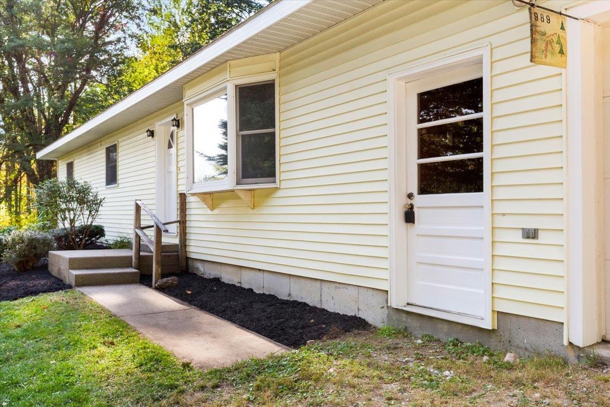 989 Carpenter Hill Road Pownal, VT 05201 - Photo 3 of 44