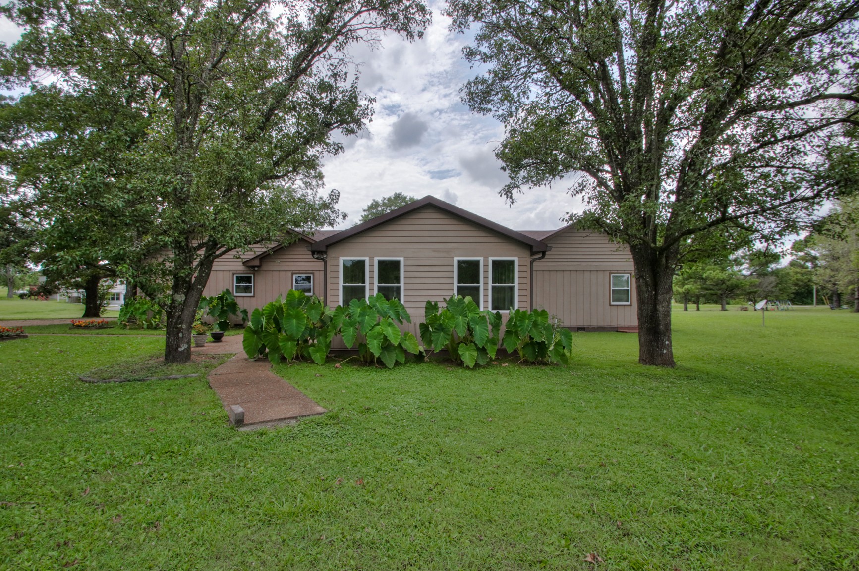 4737 McCrary Road Lebanon, TN 37090 - Photo 17 of 24 a front view of a house with garden