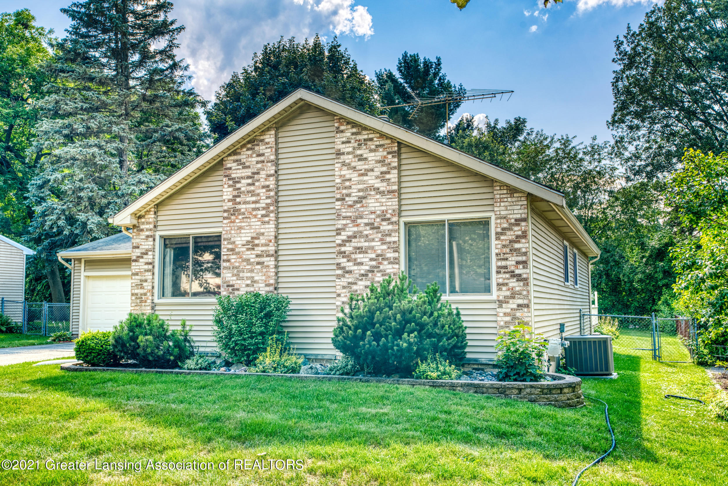 2417 Byrnes Road Lansing, MI 48906 - Photo 34 of 36 Front
