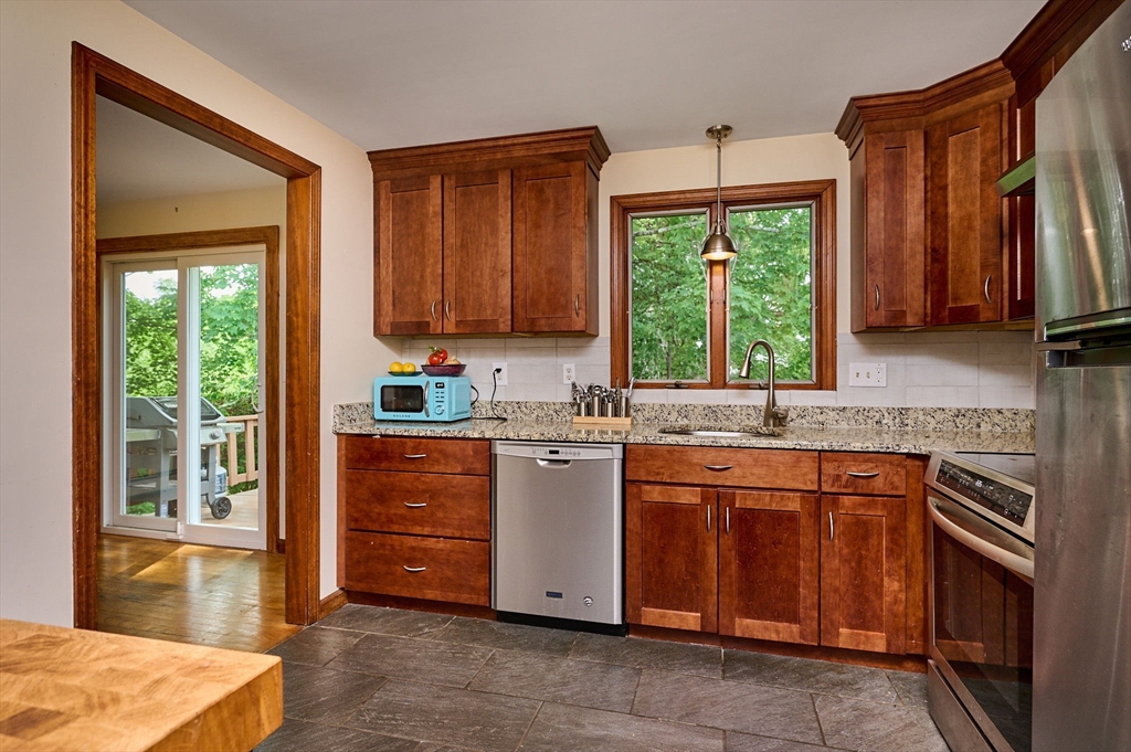 10 Robin Road Easthampton, MA 01027 - Photo 10 of 41 Gallery Image 10