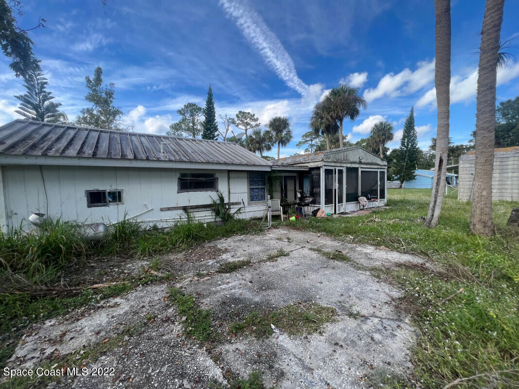 342 Gray Road Melbourne, FL 32904 - Photo 6 of 6 a view of a yard in front of house