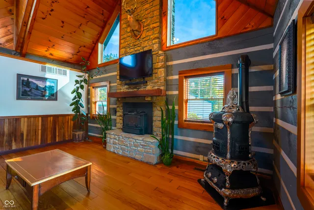 $1,200,000 | 300 Airway Lane, Nashville, IN 47448