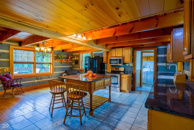 $1,200,000 | 300 Airway Lane, Nashville, IN 47448