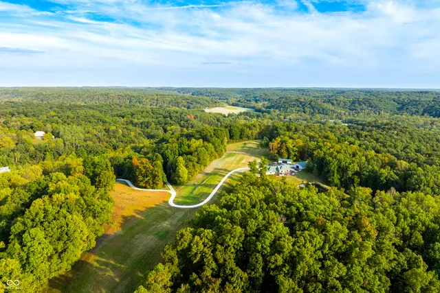 $1,200,000 | 300 Airway Lane, Nashville, IN 47448