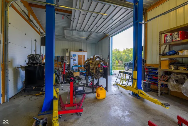 $1,200,000 | 300 Airway Lane, Nashville, IN 47448