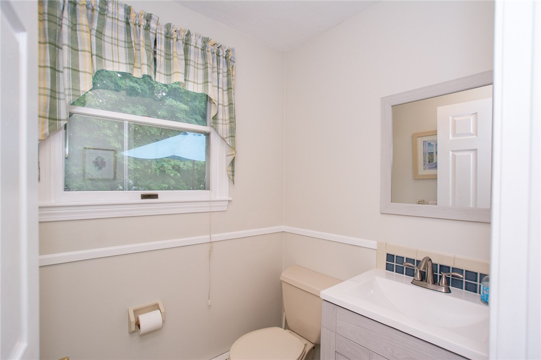 470 Sowams Road Barrington, RI 02806 - Photo 27 of 38 Children's or guest full bath