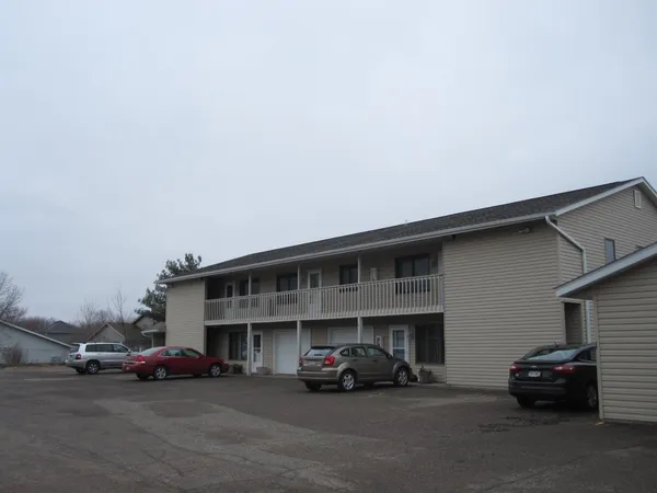 $1,175 | 1380 Heritage Drive, Unit 15, New Richmond, WI 54017