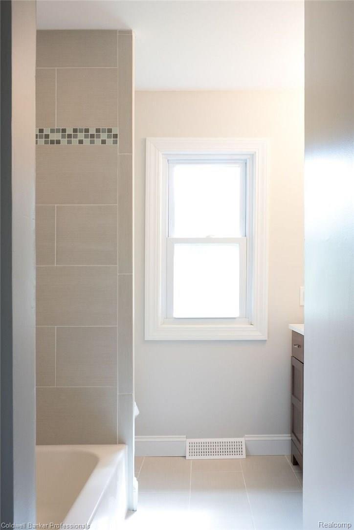 3177 Devondale Road Rochester, MI 48309 - Photo 15 of 22 d12.jpg