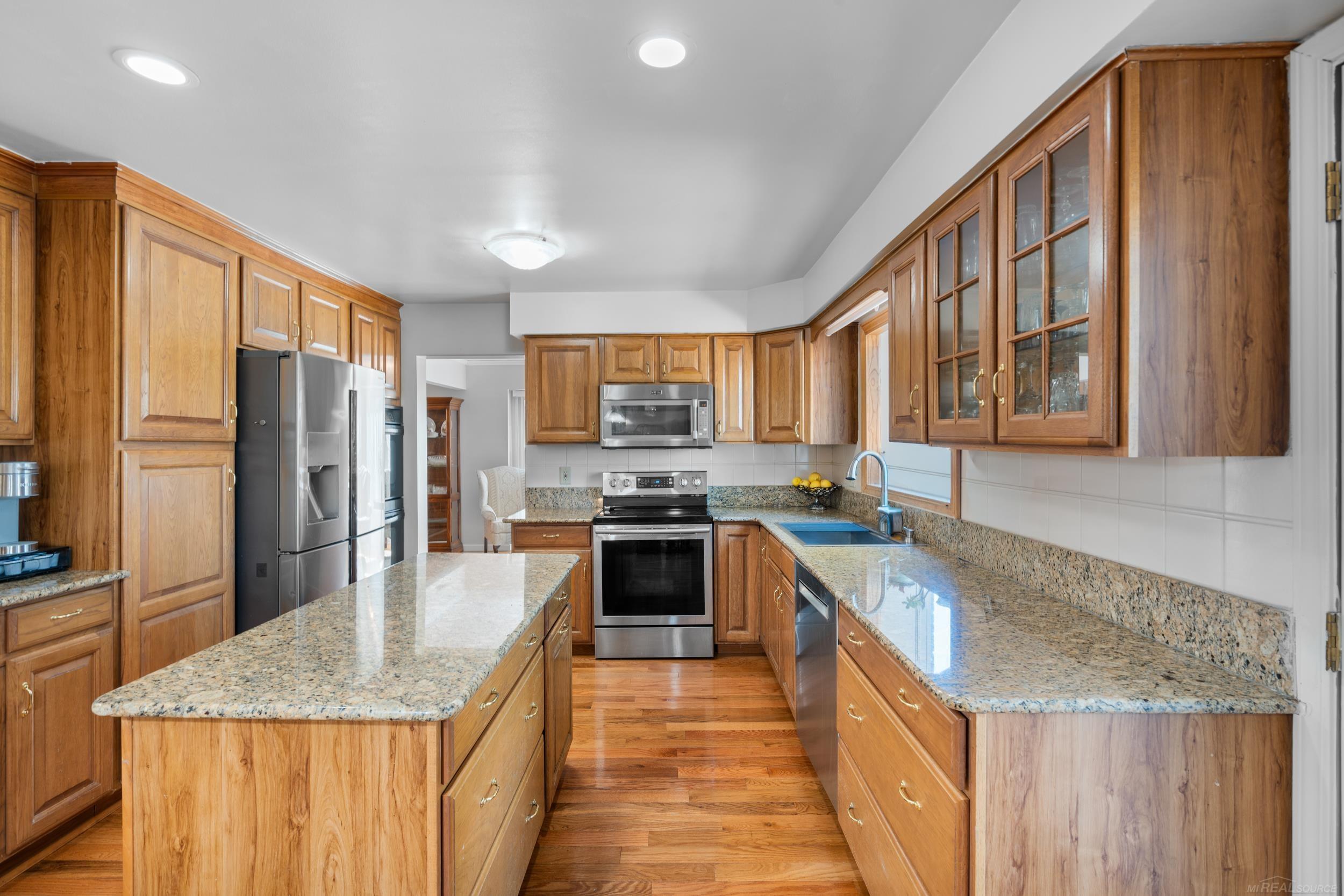 2352 Cumberland Road Rochester Hills, MI 48307 - Photo 9 of 39