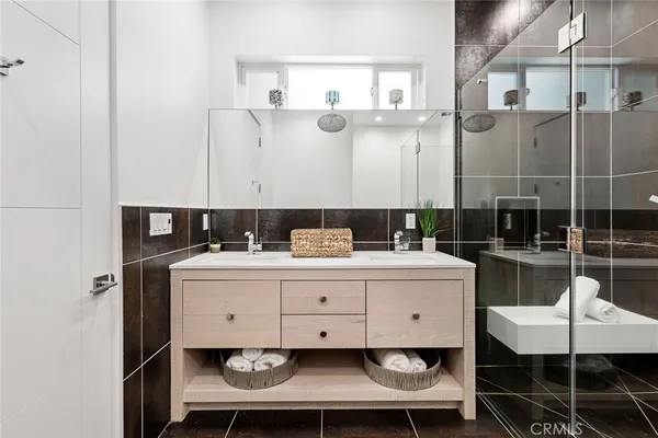 $12,950 | 12606 Emelita Street, Valley Village, CA 91607