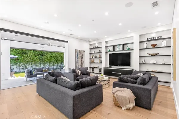 $12,950 | 12606 Emelita Street, Valley Village, CA 91607