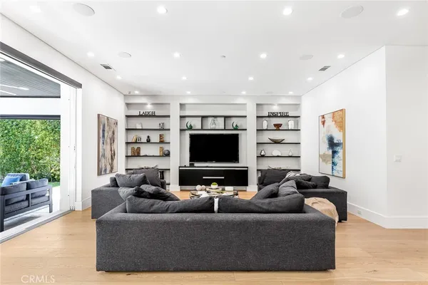 $12,950 | 12606 Emelita Street, Valley Village, CA 91607