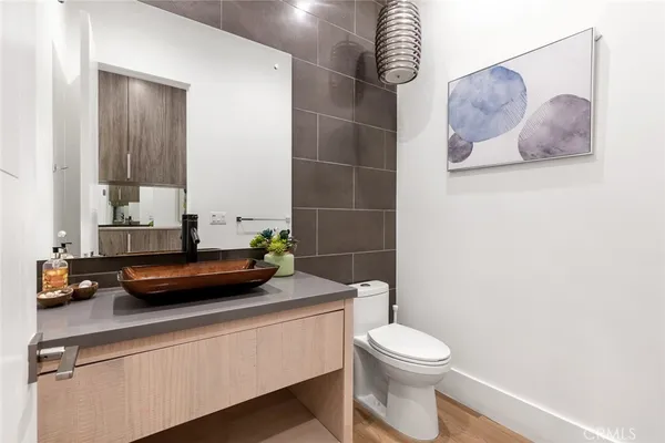 $12,950 | 12606 Emelita Street, Valley Village, CA 91607