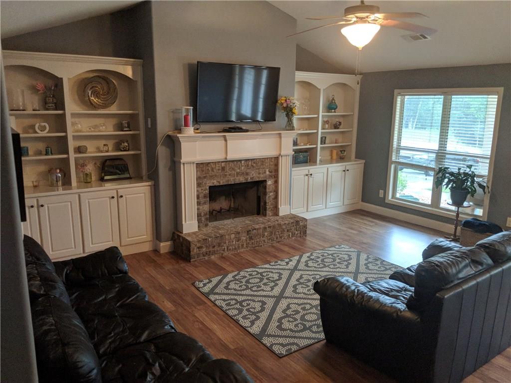 1929 Paynes Point Winder, GA 30680 - Photo 1 of 1 living room