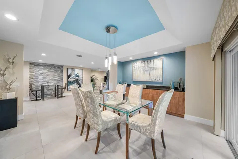 $925,000 | 24 Oaks Lane, Boynton Beach, FL 33436