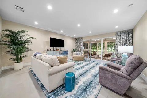 $925,000 | 24 Oaks Lane, Boynton Beach, FL 33436