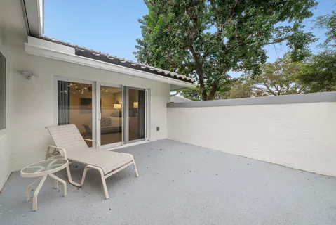 $925,000 | 24 Oaks Lane, Boynton Beach, FL 33436