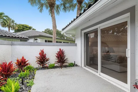 $925,000 | 24 Oaks Lane, Boynton Beach, FL 33436