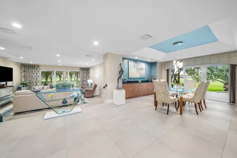 $925,000 | 24 Oaks Lane, Boynton Beach, FL 33436