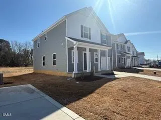 a view of a house with backyard