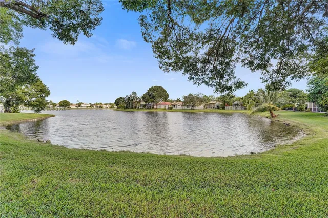 a view of a backyard with pathway