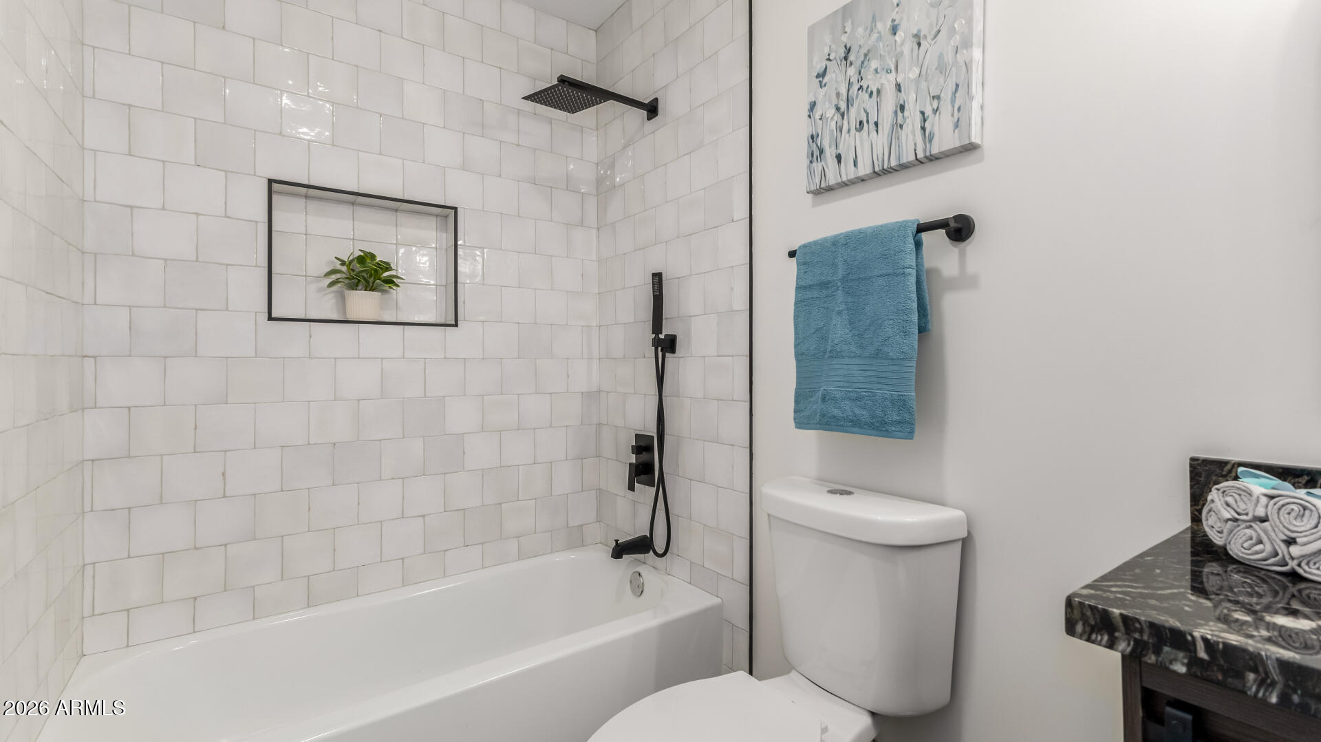 5236 South 19th Avenue Phoenix, AZ 85041 - Photo 31 of 47 3RD BATHROOM HALL