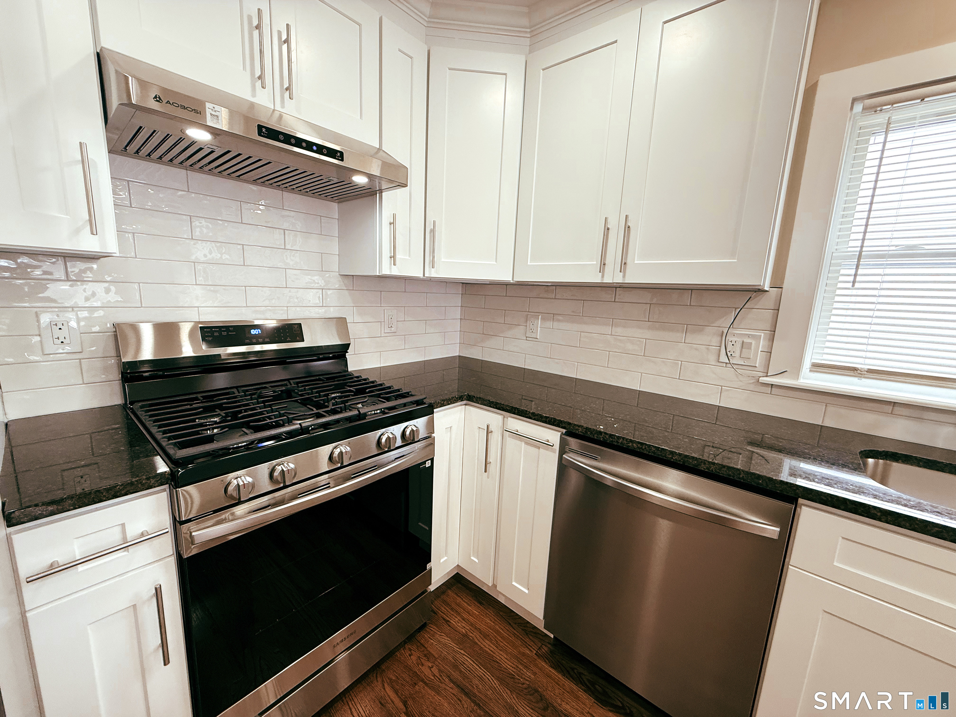 260 Robin Street Bridgeport, CT 06604 - Photo 2 of 15