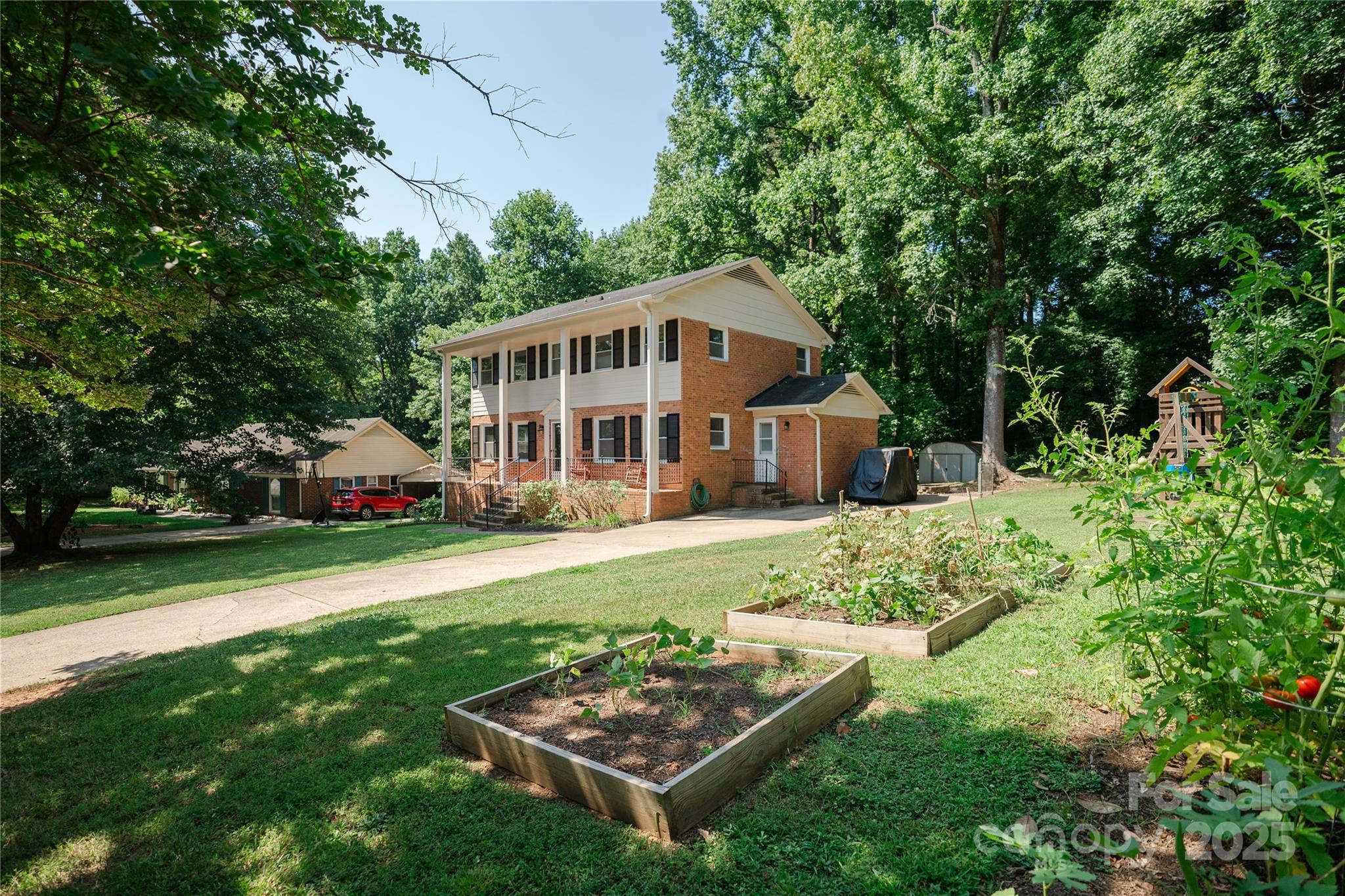 427 Willow Road Salisbury, NC 28147 - Photo 2 of 32 a front view of a house with garden