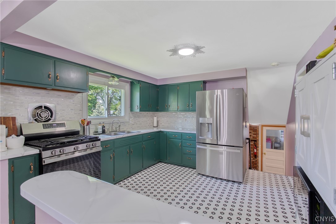 7 Devon Place Camillus, NY 13031 - Photo 10 of 43