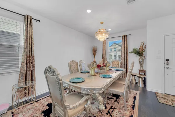 $2,099 | 112 Gracie Way, Hutto, TX 78634