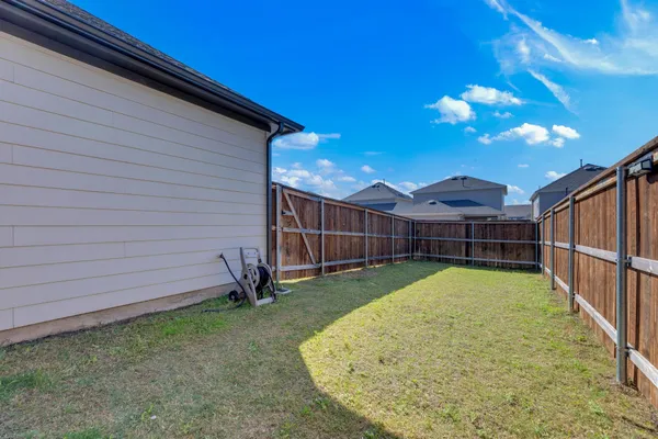 $2,099 | 112 Gracie Way, Hutto, TX 78634