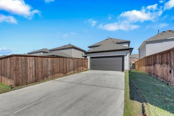 $2,099 | 112 Gracie Way, Hutto, TX 78634