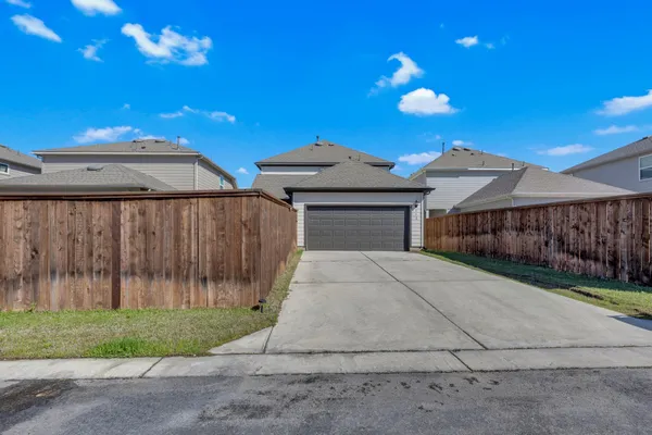 $2,099 | 112 Gracie Way, Hutto, TX 78634