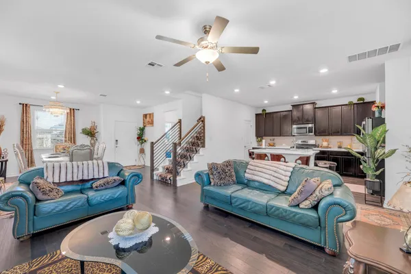 $2,099 | 112 Gracie Way, Hutto, TX 78634