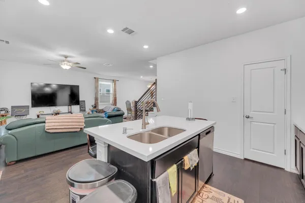 $2,099 | 112 Gracie Way, Hutto, TX 78634