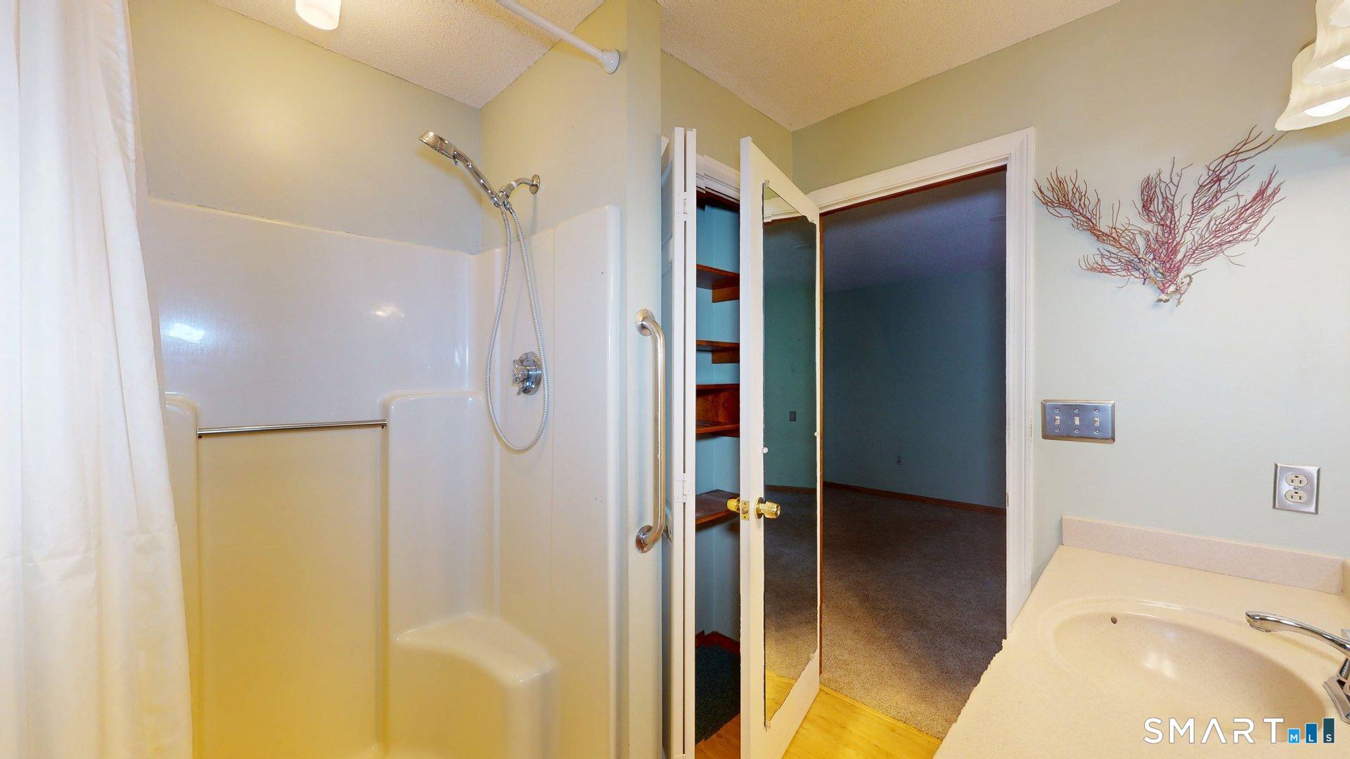 96 Oldefield Farms Road, Unit 96 Enfield, CT 06082 - Photo 18 of 40