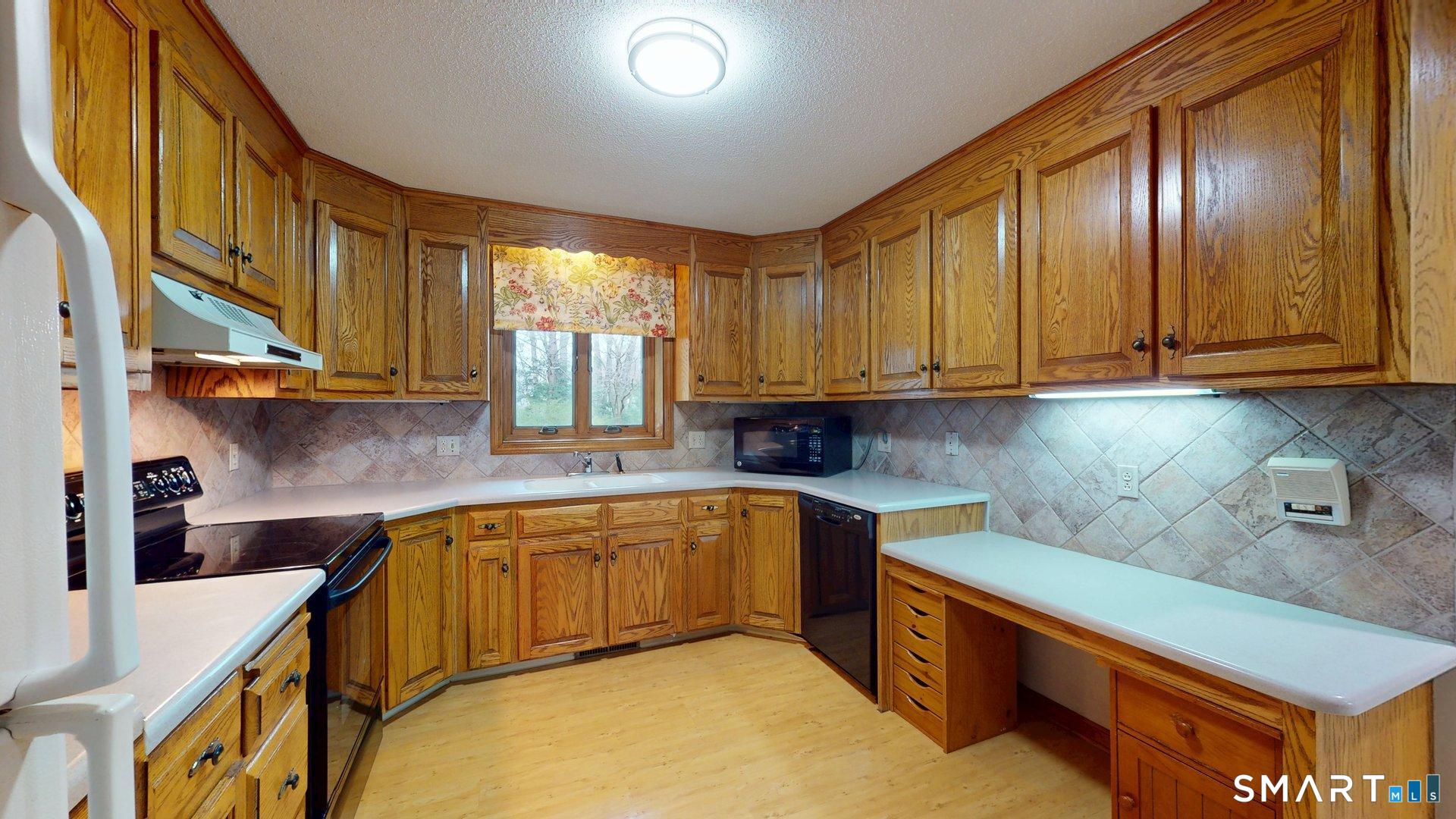 96 Oldefield Farms Road, Unit 96 Enfield, CT 06082 - Photo 3 of 40