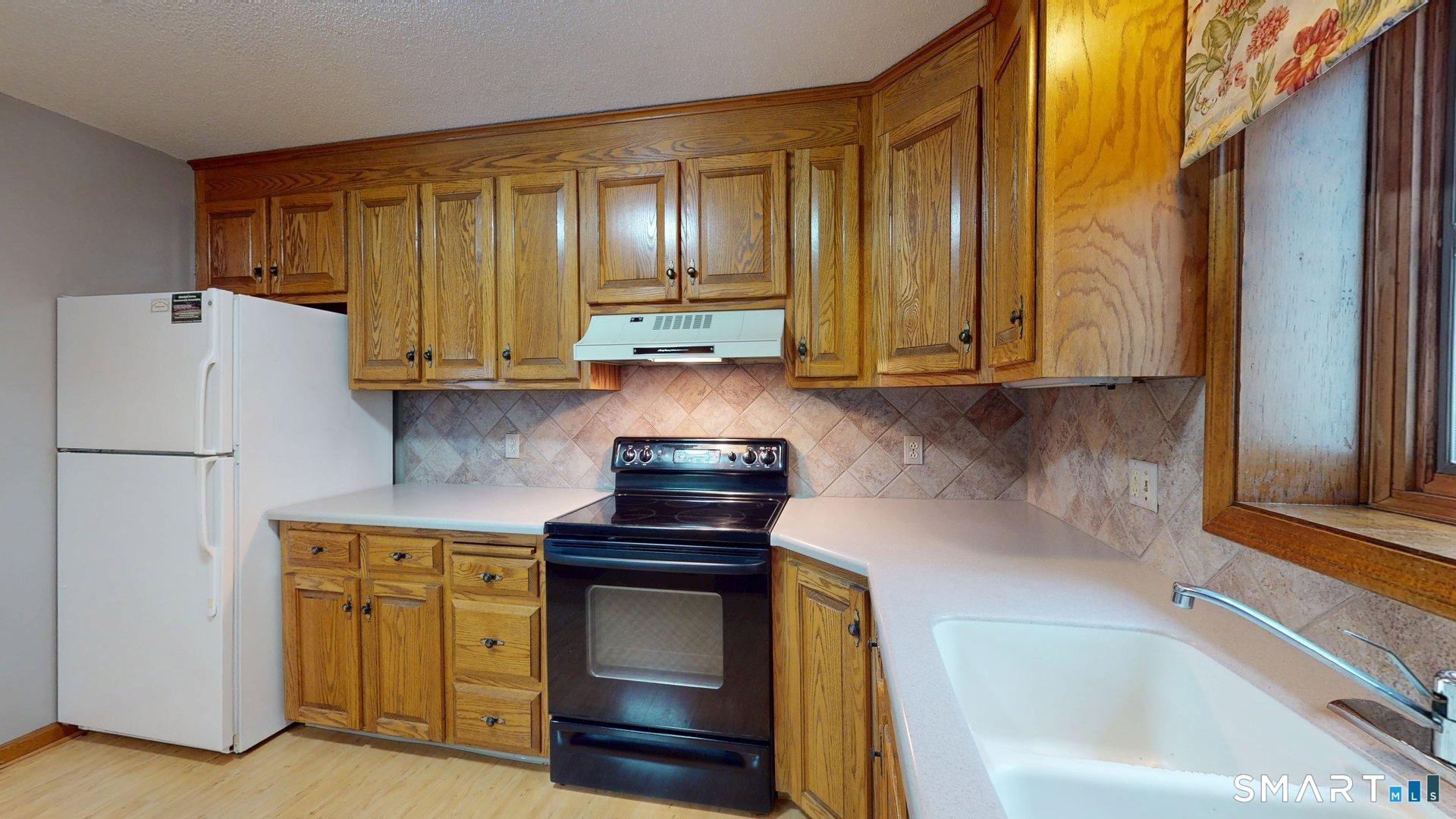 96 Oldefield Farms Road, Unit 96 Enfield, CT 06082 - Photo 4 of 40