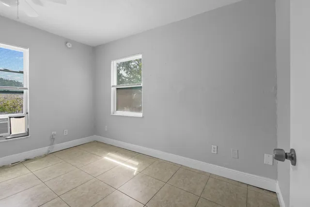 $1,700 | 3721 Henry Avenue, Unit A (UPPER), West Palm Beach, FL 33405