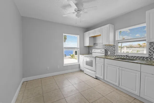 $1,700 | 3721 Henry Avenue, Unit A (UPPER), West Palm Beach, FL 33405