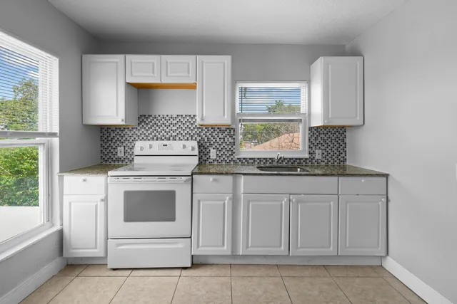 $1,700 | 3721 Henry Avenue, Unit A (UPPER), West Palm Beach, FL 33405