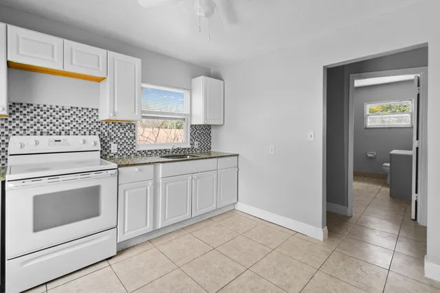 $1,700 | 3721 Henry Avenue, Unit A (UPPER), West Palm Beach, FL 33405