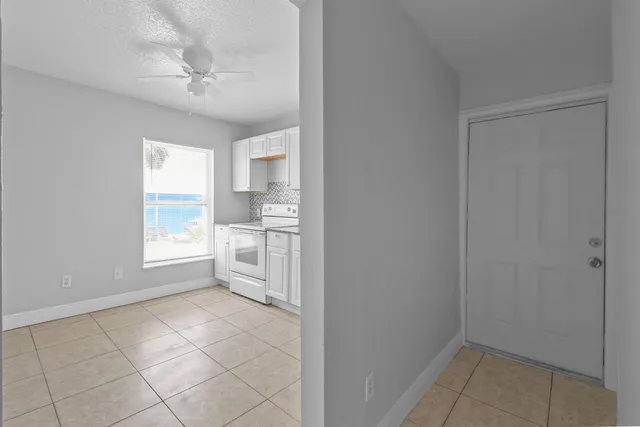 $1,700 | 3721 Henry Avenue, Unit A (UPPER), West Palm Beach, FL 33405